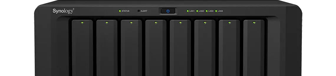 Synology NAS com foco nas baias de instalação de HDs