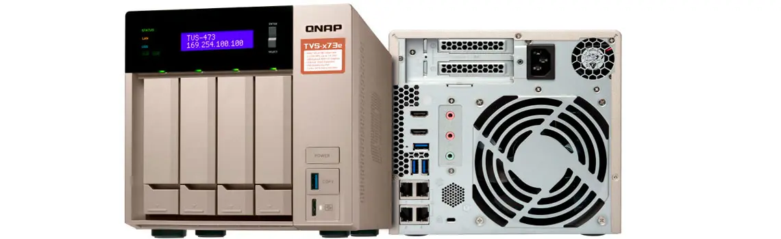 Qnap TVS-473e parte frontal e traseira do equipamento