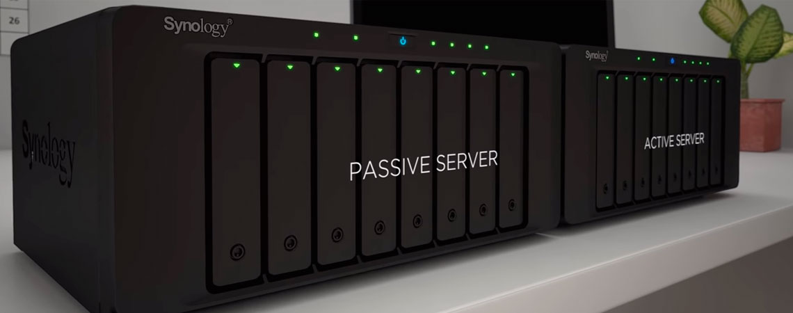 Servidores e storages de alta disponibilidade Storage Qnap na parte frontal com 12 baias e parte traseira com conexões redundantes