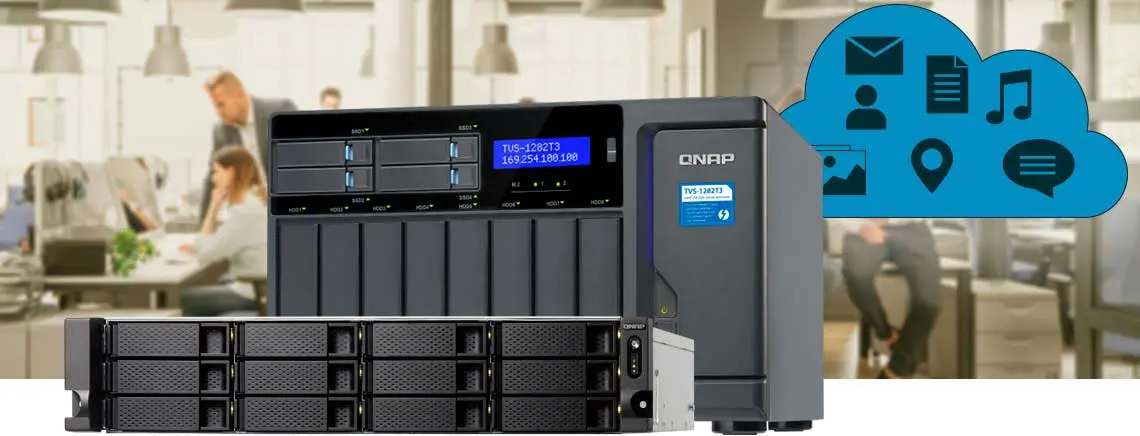 Dois storages NAS Qnap em um ambiente corporativo, proporcionando criação de nuvem de dados privativa