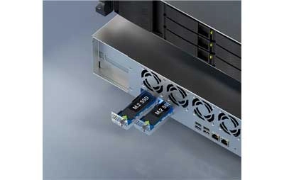 Expansão com slots E1.S / M.2 PCIe NVMe