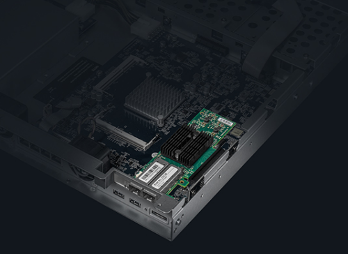 RS818+ 32TB com slot PCIe para expansão de funcionalidades 